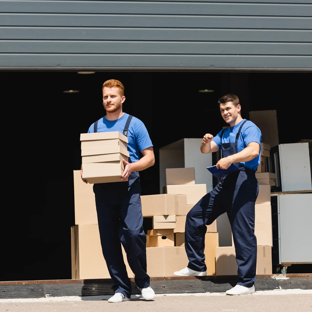 Professionelles Umzugsteam bei der Arbeit